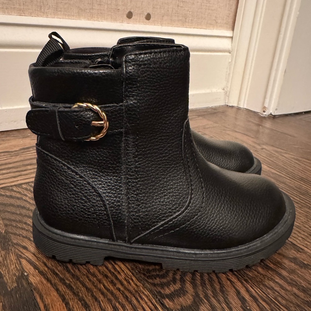 Toddler Black Boot. Size 9.